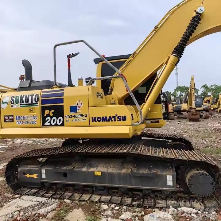 Komatsu PC200 Közepes (midi) kotrók 7 t - 12 t