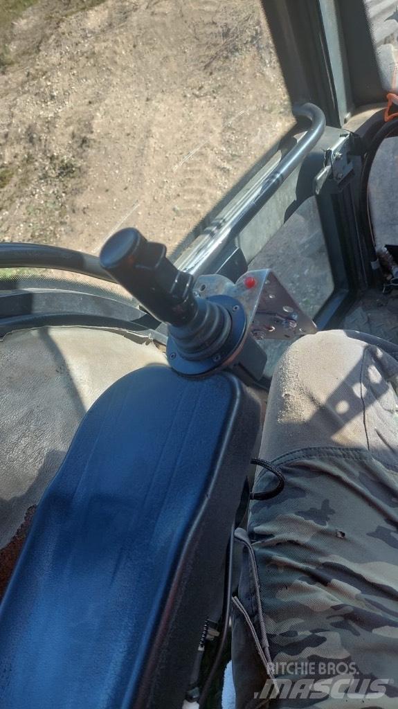 Valtra 8400 Erdészeti traktorok
