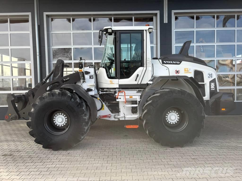 Volvo L90H Agri Gumikerekes homlokrakodók