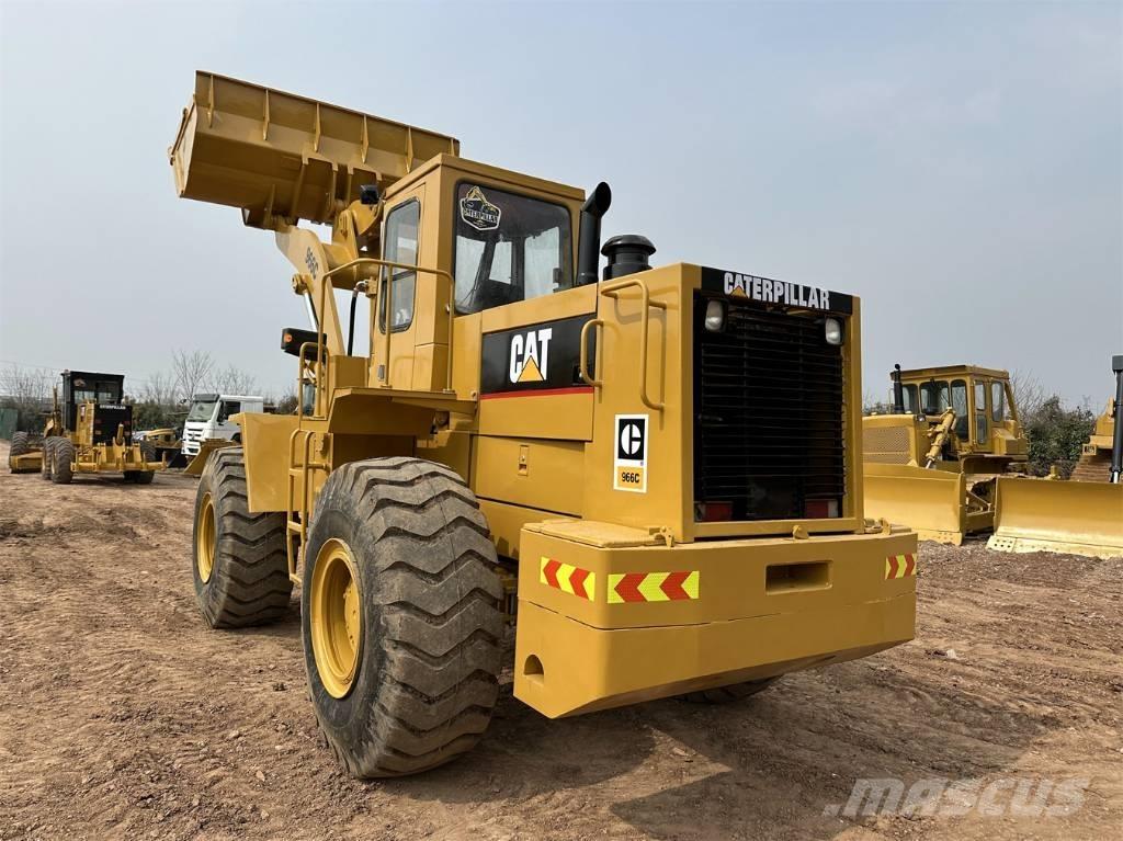 CAT 966C Gumikerekes homlokrakodók