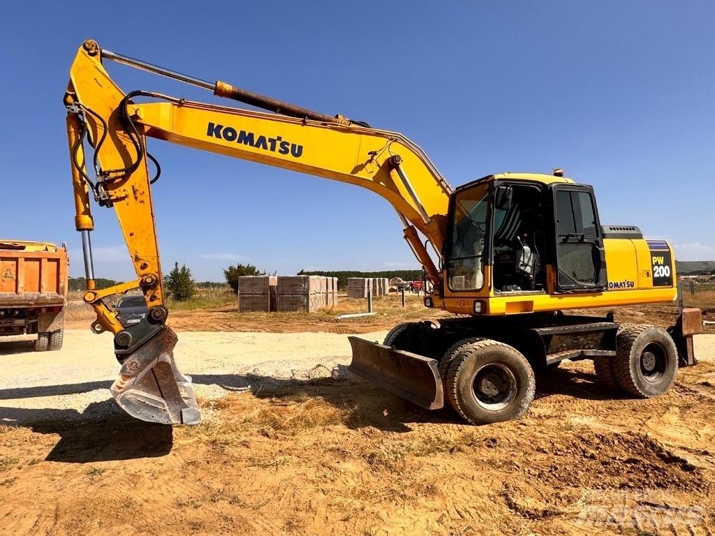 Komatsu PW 200-7K Gumikerekes kotrók
