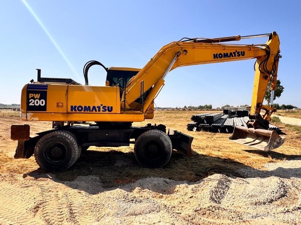 Komatsu PW 200-7K Gumikerekes kotrók
