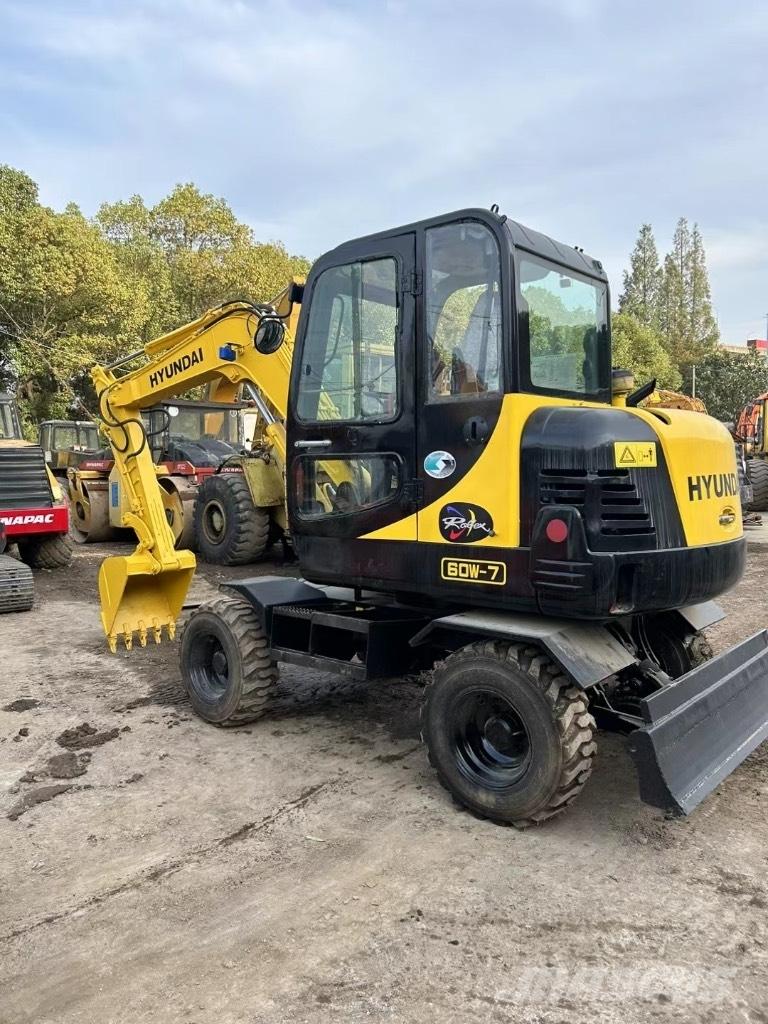 Hyundai 60 W-7 Gumikerekes kotrók