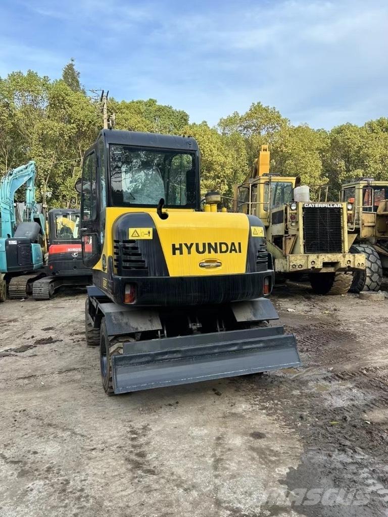 Hyundai 60 W-7 Gumikerekes kotrók