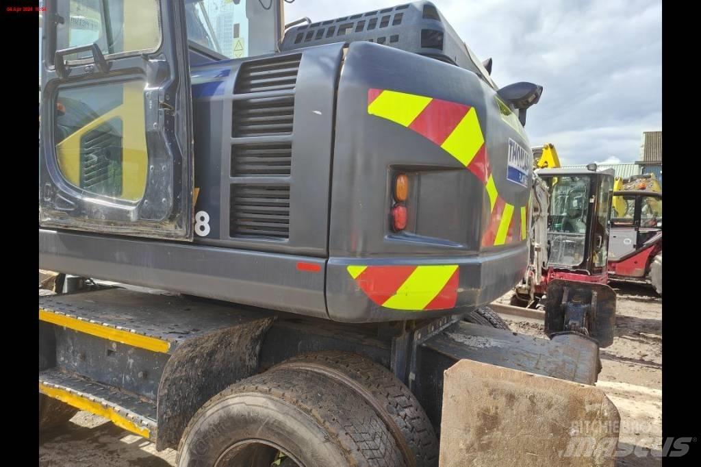 Komatsu PW 148-8 Gumikerekes kotrók