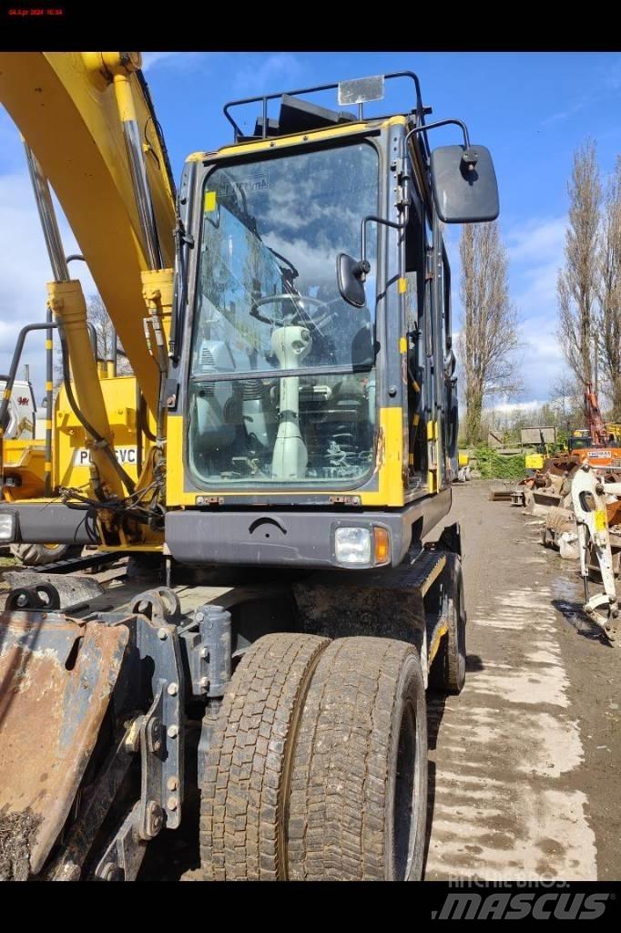 Komatsu PW 148-8 Gumikerekes kotrók
