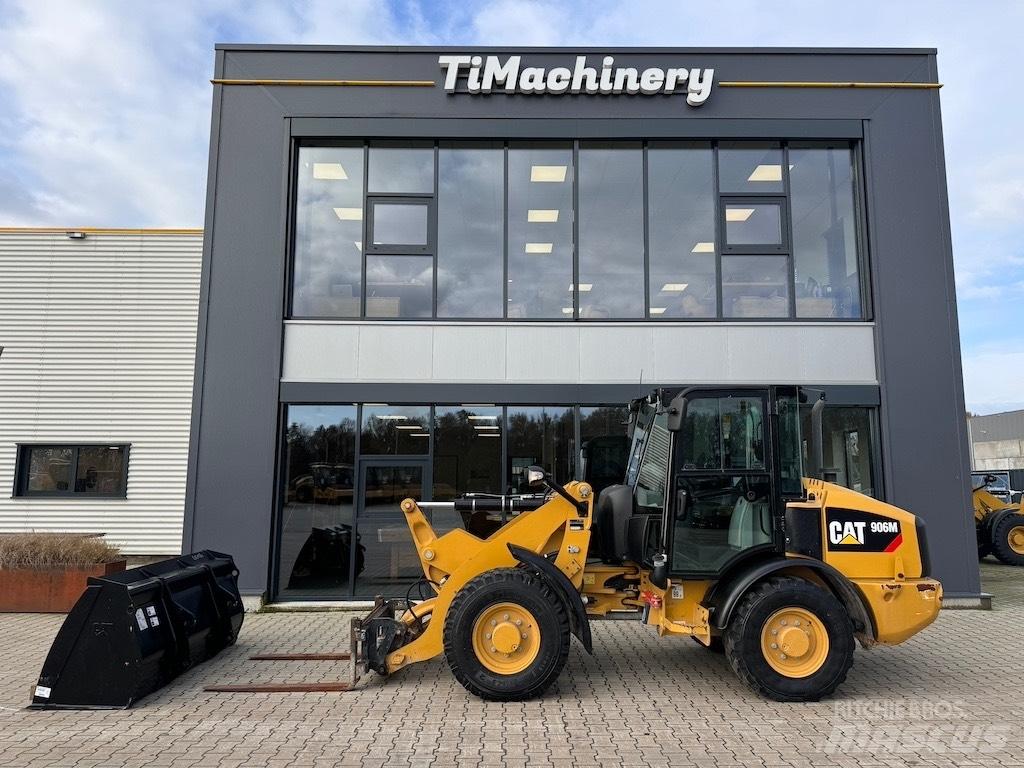 CAT 906M Gumikerekes homlokrakodók