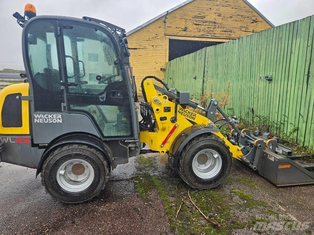 Wacker Neuson WL 25 Gumikerekes homlokrakodók