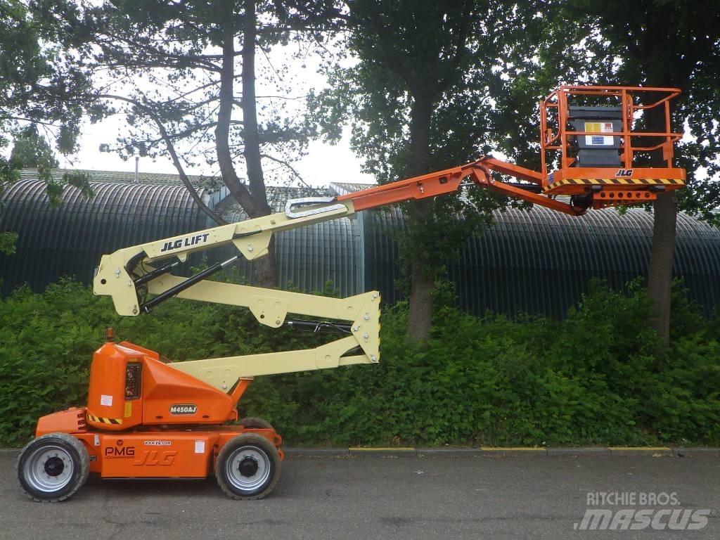 JLG M450AJ Karos emelők