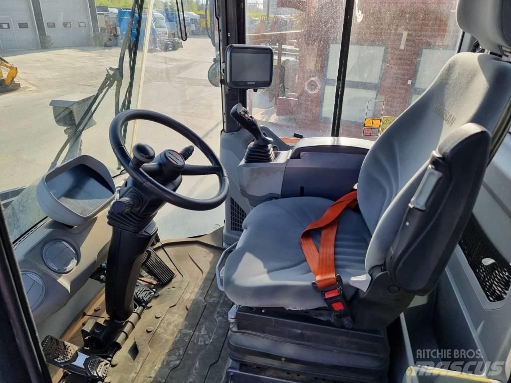 Doosan DL 380-7 Gumikerekes homlokrakodók