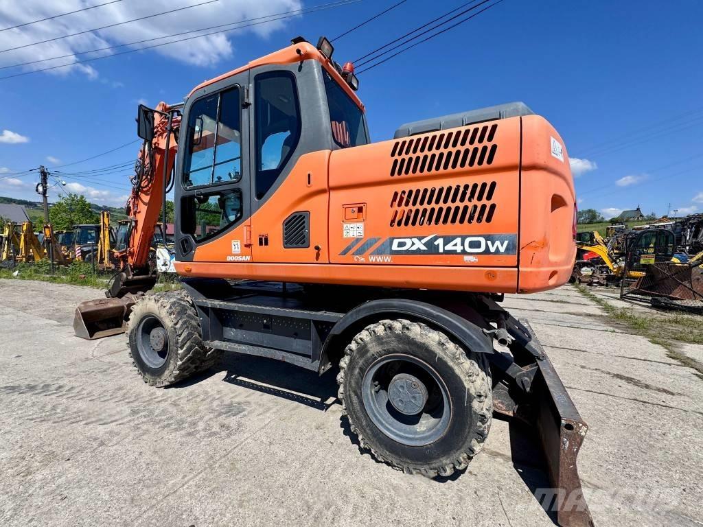 Doosan DX 140 W-3 Gumikerekes kotrók