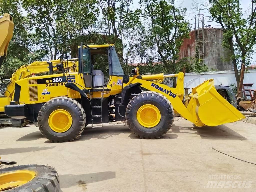 Komatsu WA 380 Gumikerekes homlokrakodók