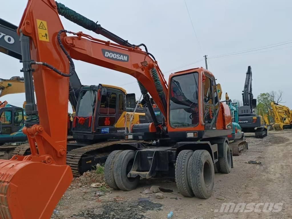 Doosan 150 W-7 Gumikerekes kotrók