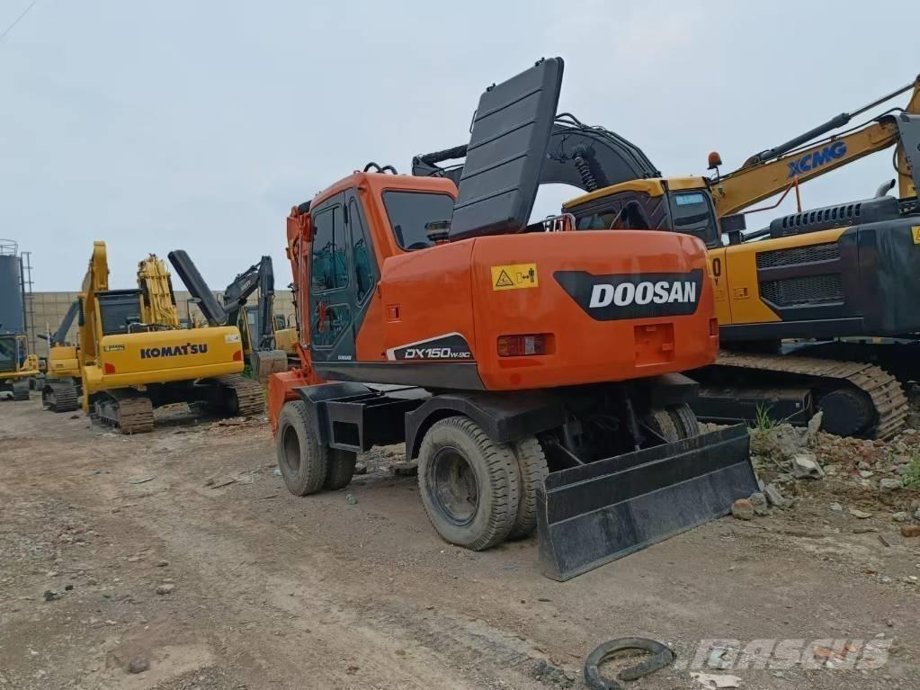 Doosan 150 W-7 Gumikerekes kotrók