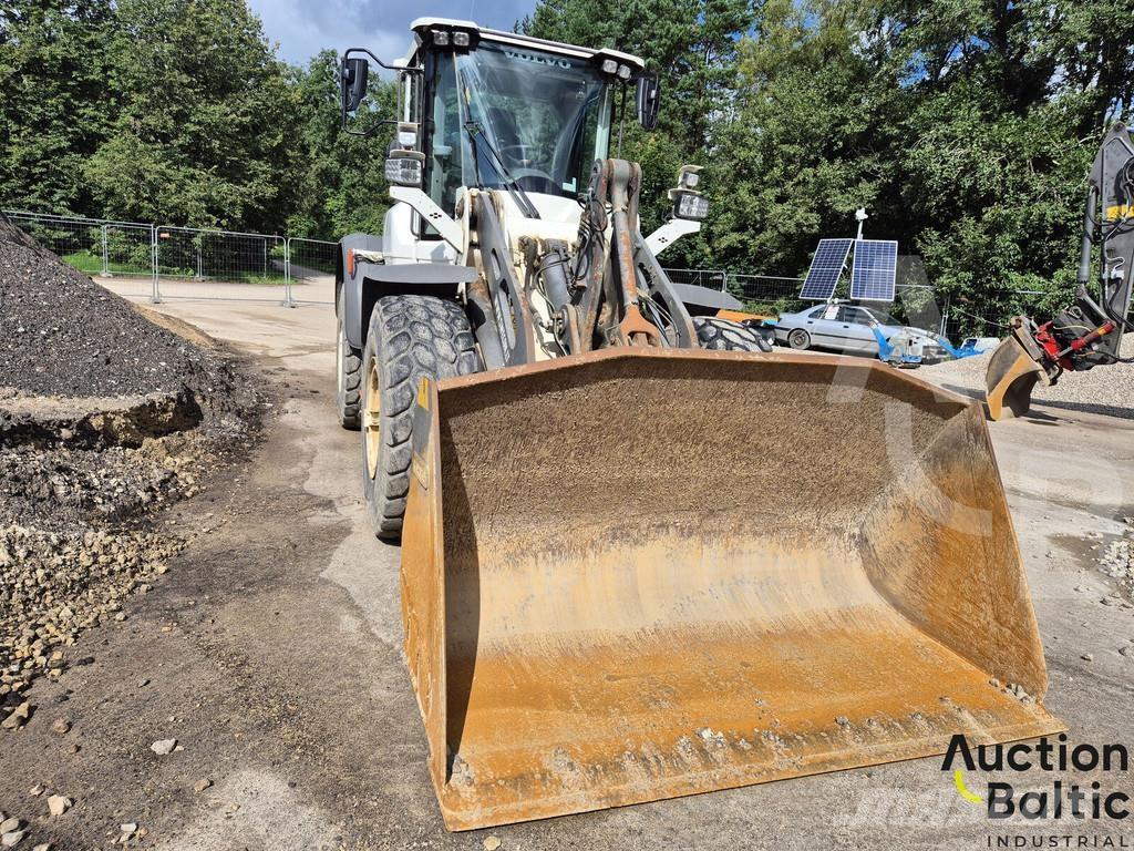 Volvo L 90 Gumikerekes homlokrakodók