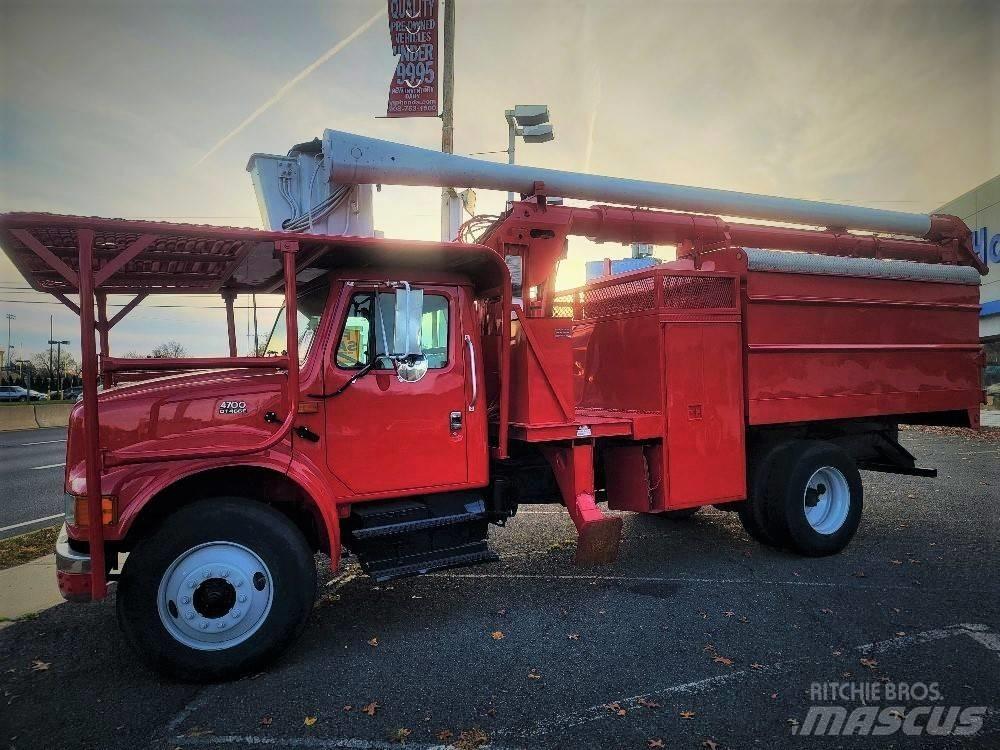 International 4700 Teherautóra szerelt emelők és állványok