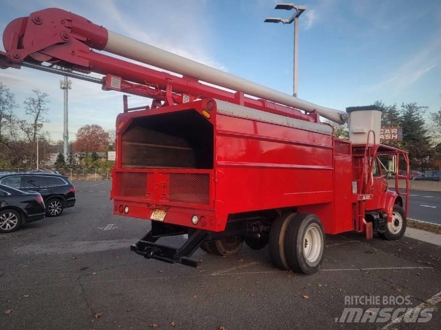 International 4700 Teherautóra szerelt emelők és állványok