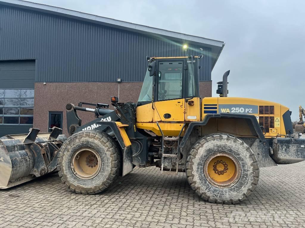 Komatsu WA 250 PZ-5 Gumikerekes homlokrakodók