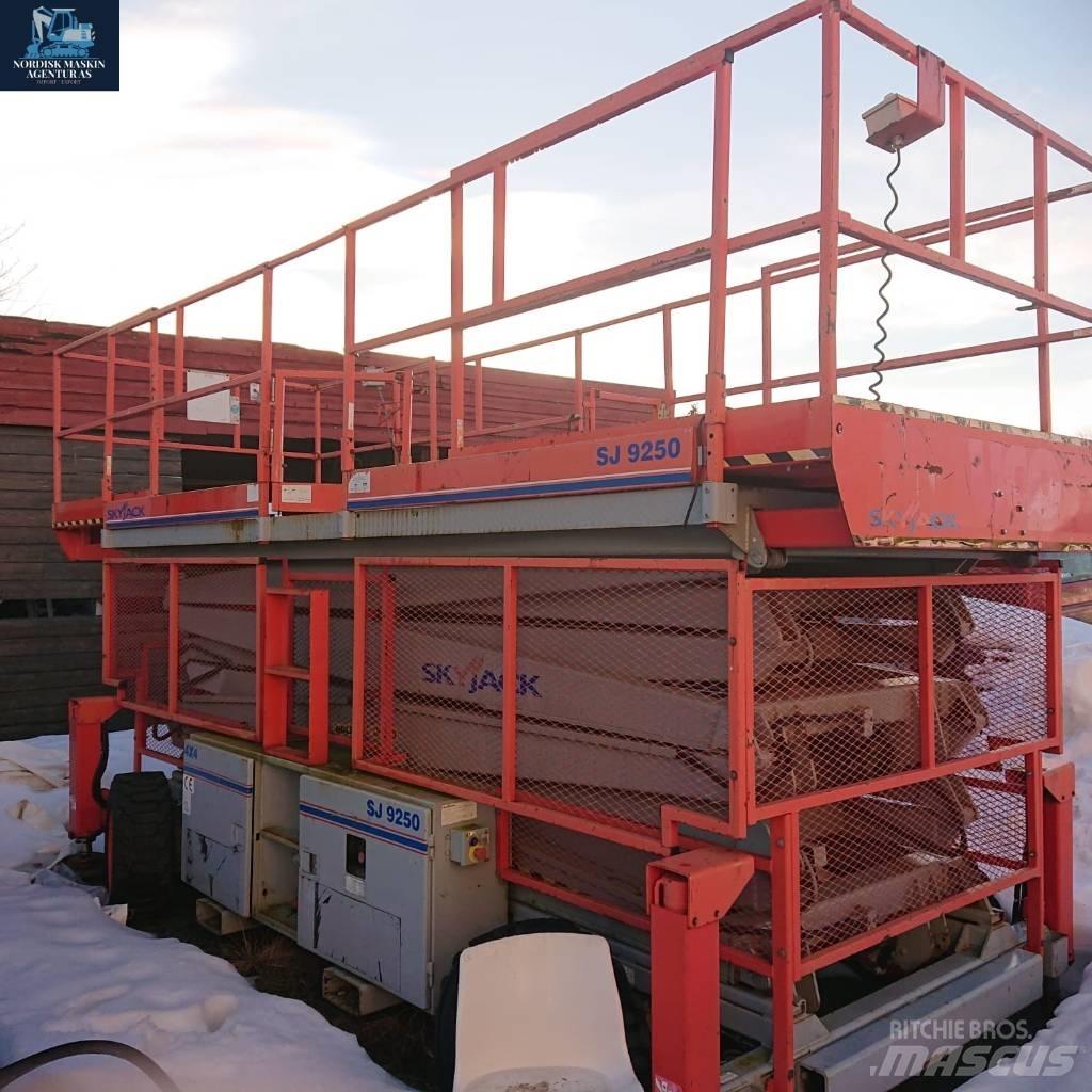SkyJack 9250 Ollós emelők