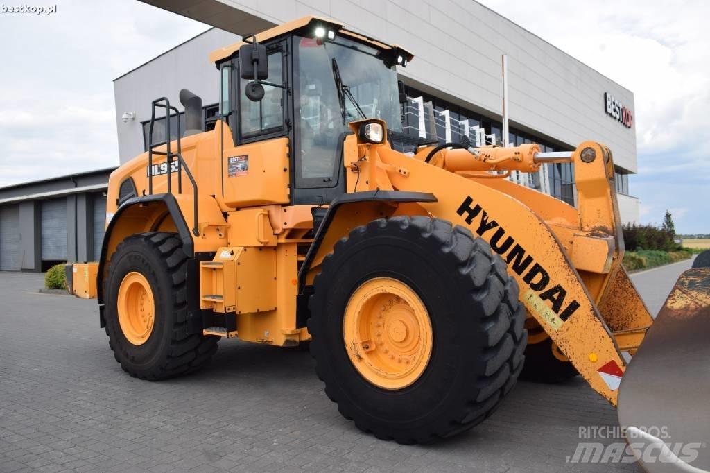 Hyundai HL 965 Gumikerekes homlokrakodók