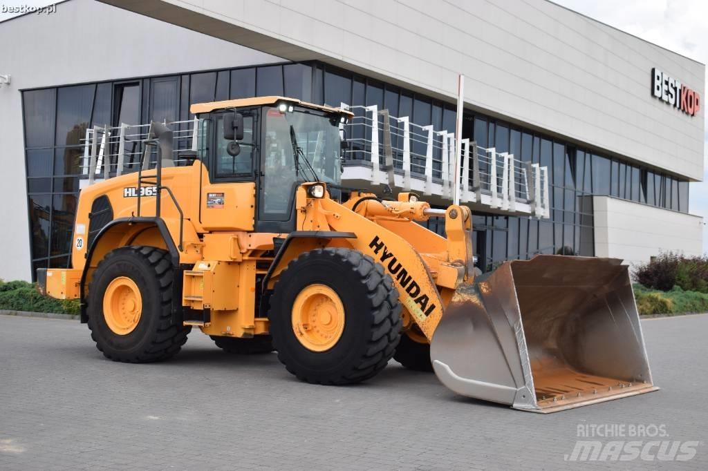 Hyundai HL 965 Gumikerekes homlokrakodók