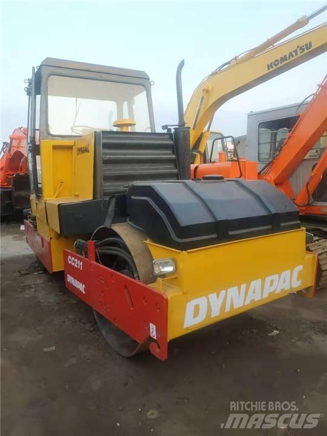 Dynapac CC211 Egydobos hengerek