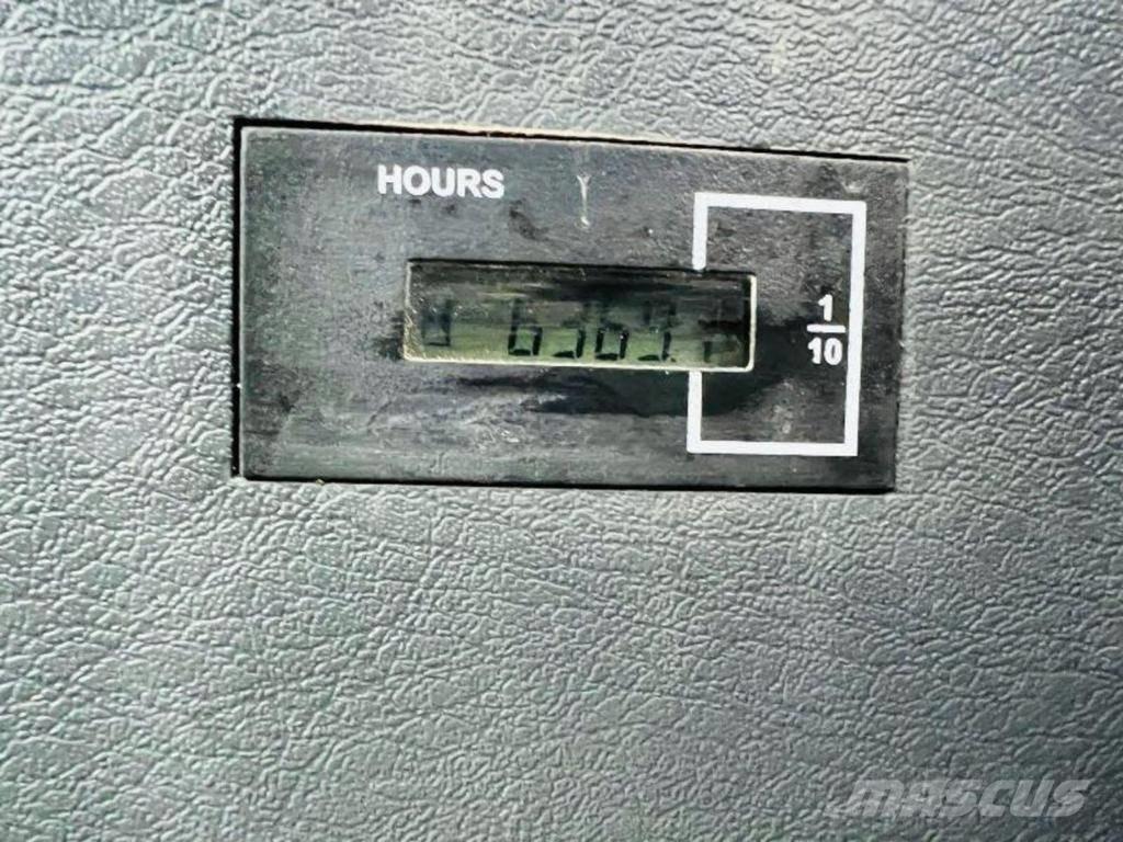 Hyundai 140W-9 Gumikerekes kotrók