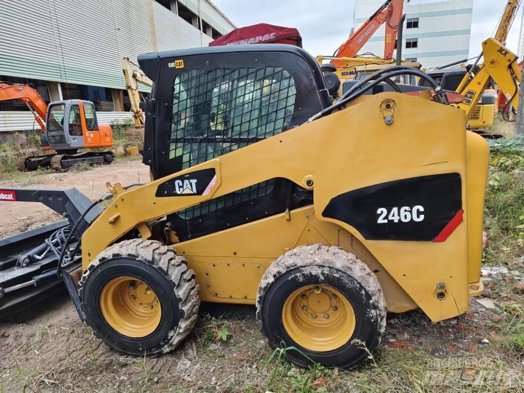 CAT 246C Kompaktrakodók