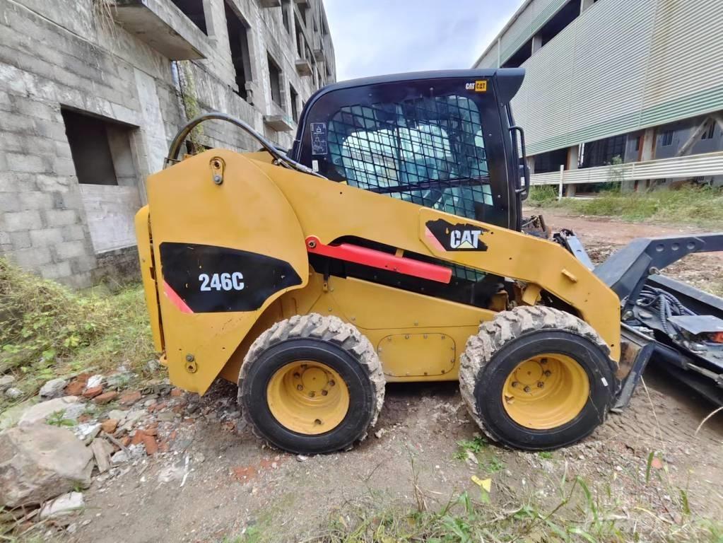 CAT 246C Kompaktrakodók