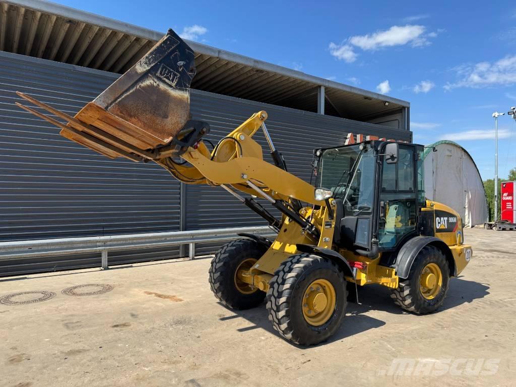 CAT 906M Gumikerekes homlokrakodók