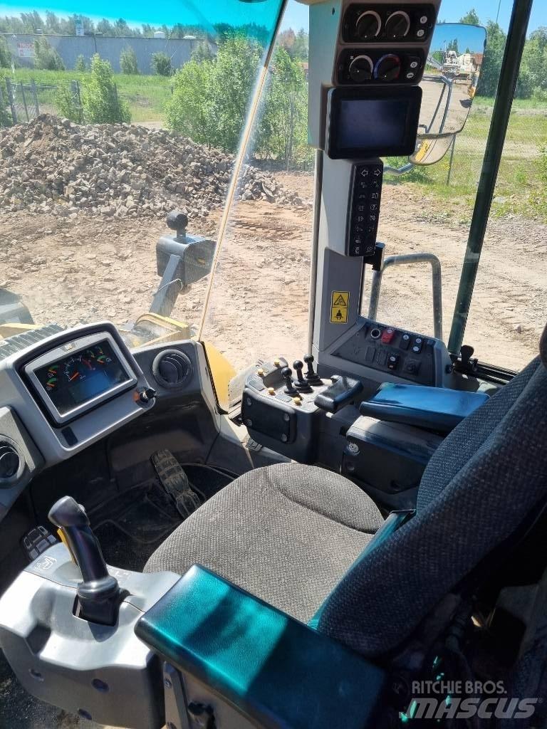 CAT 966 M Gumikerekes homlokrakodók