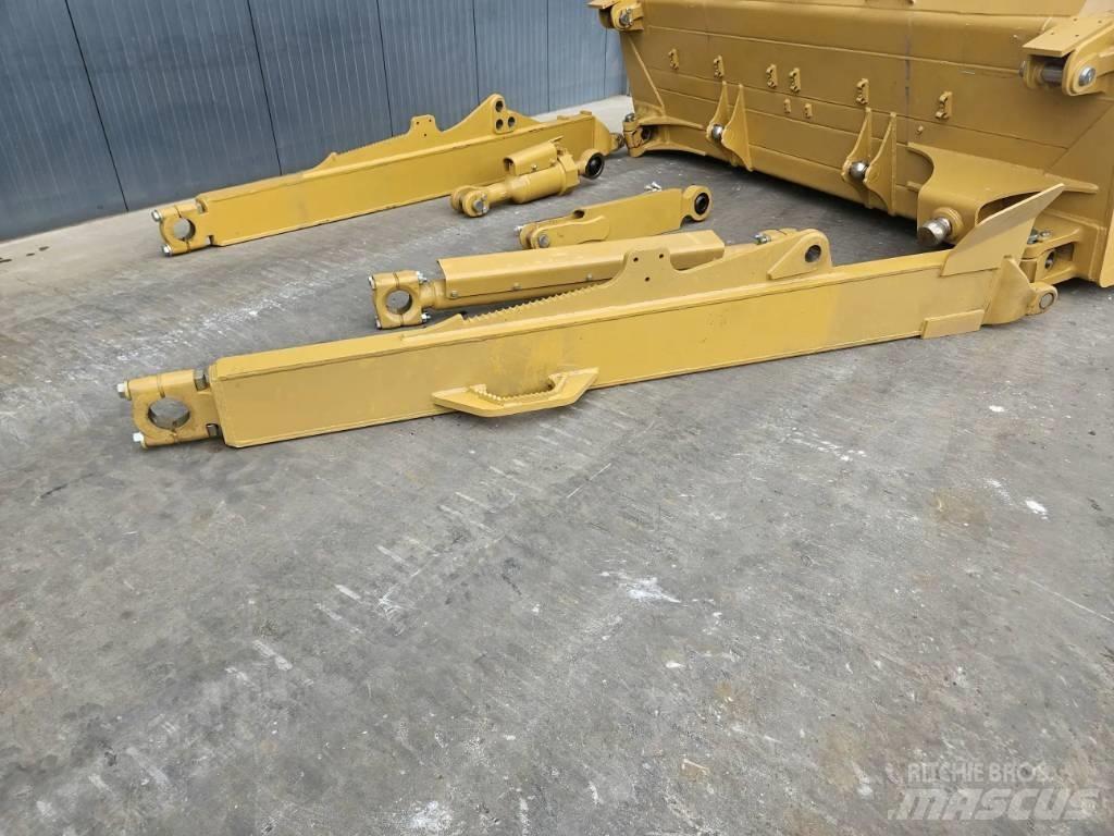 CAT D8T Tolólapok