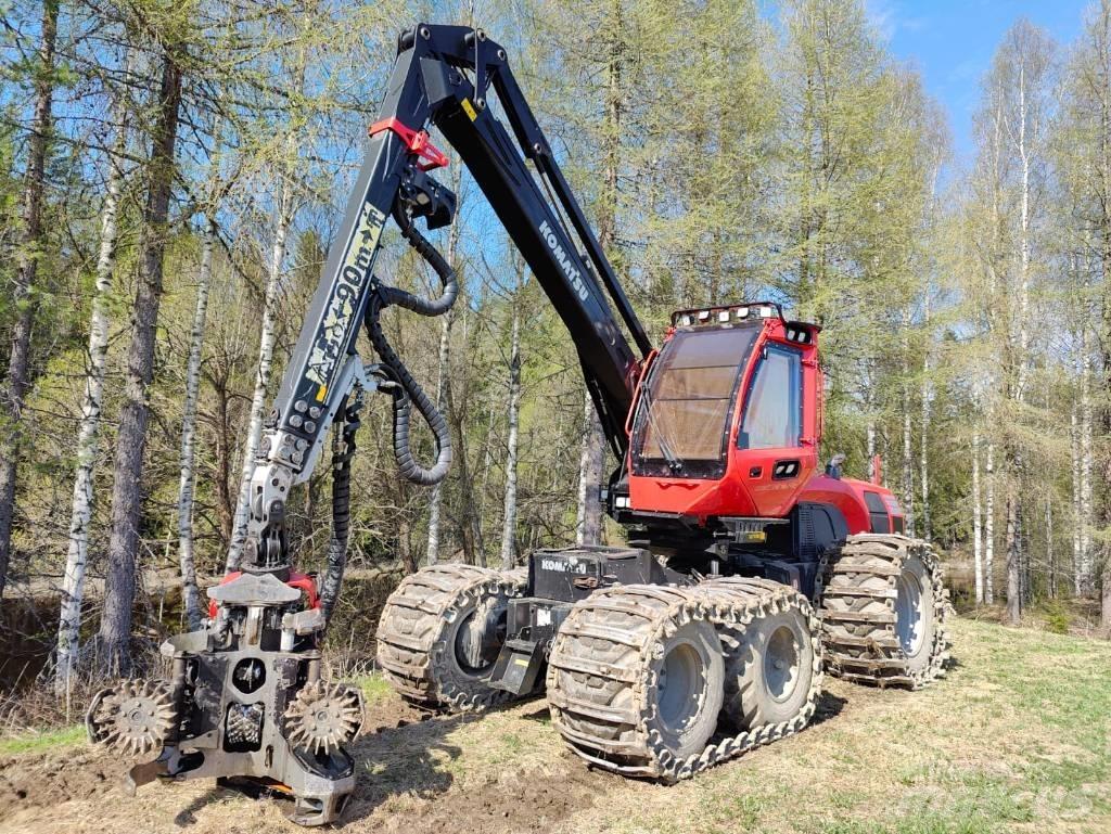 Komatsu 901 Betakarítók