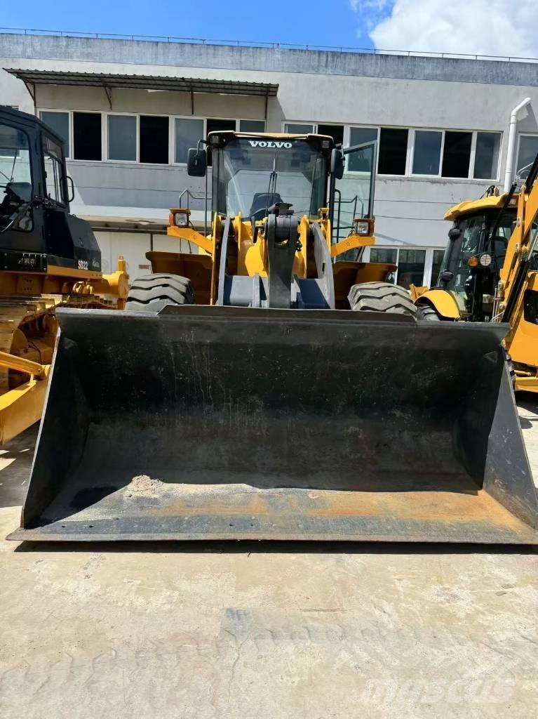 Volvo L 105 Gumikerekes homlokrakodók