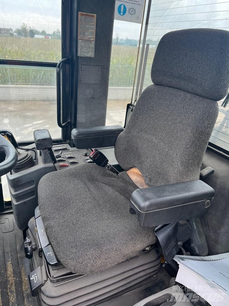 CAT 928 G Gumikerekes homlokrakodók