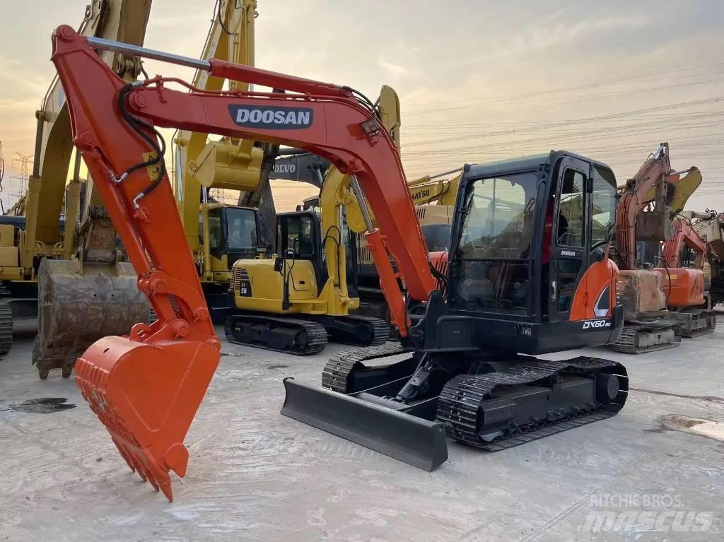 Doosan DX60 Lánctalpas kotrók
