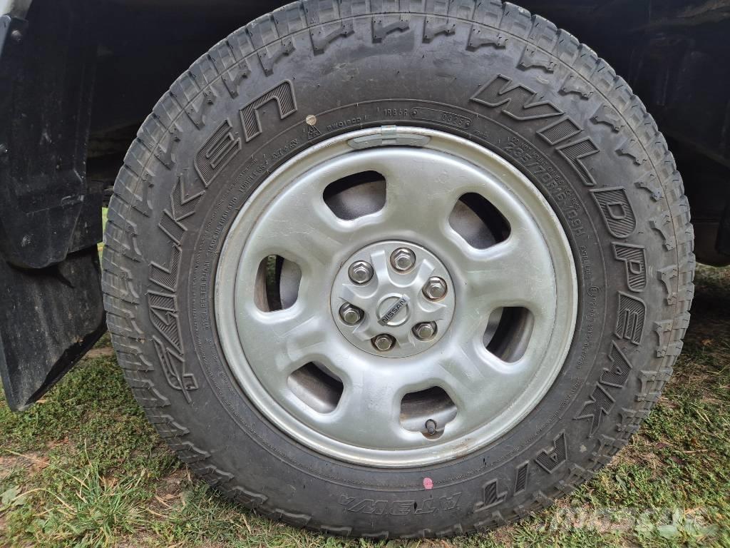 Nissan Navara Kis teherszállító/Platós kocsi
