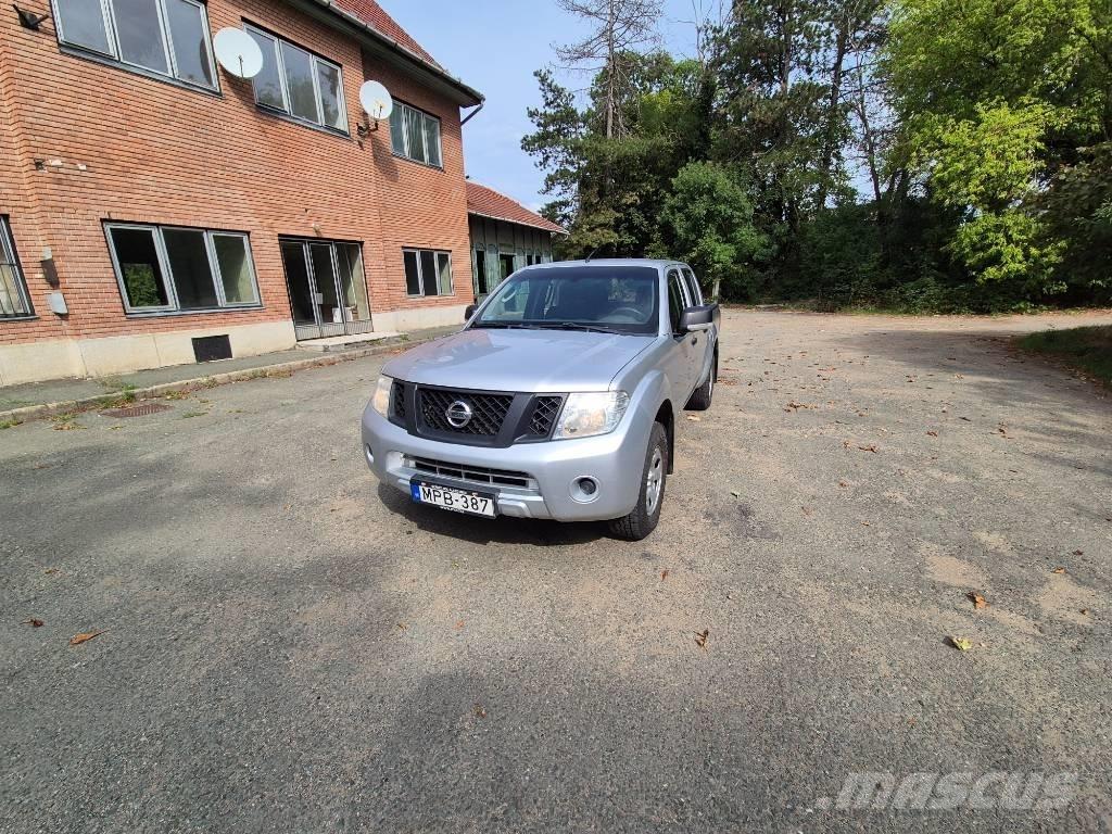 Nissan Navara Kis teherszállító/Platós kocsi