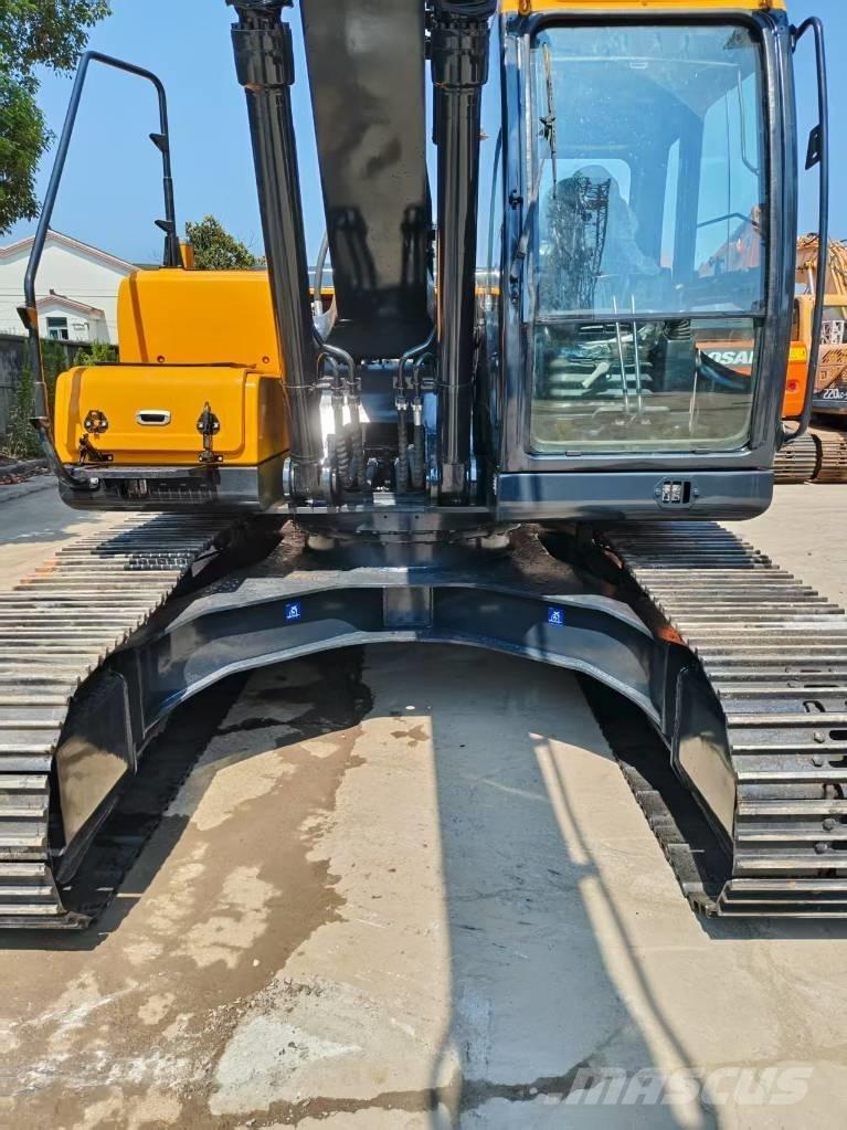 Hyundai R220LC-9S Lánctalpas kotrók