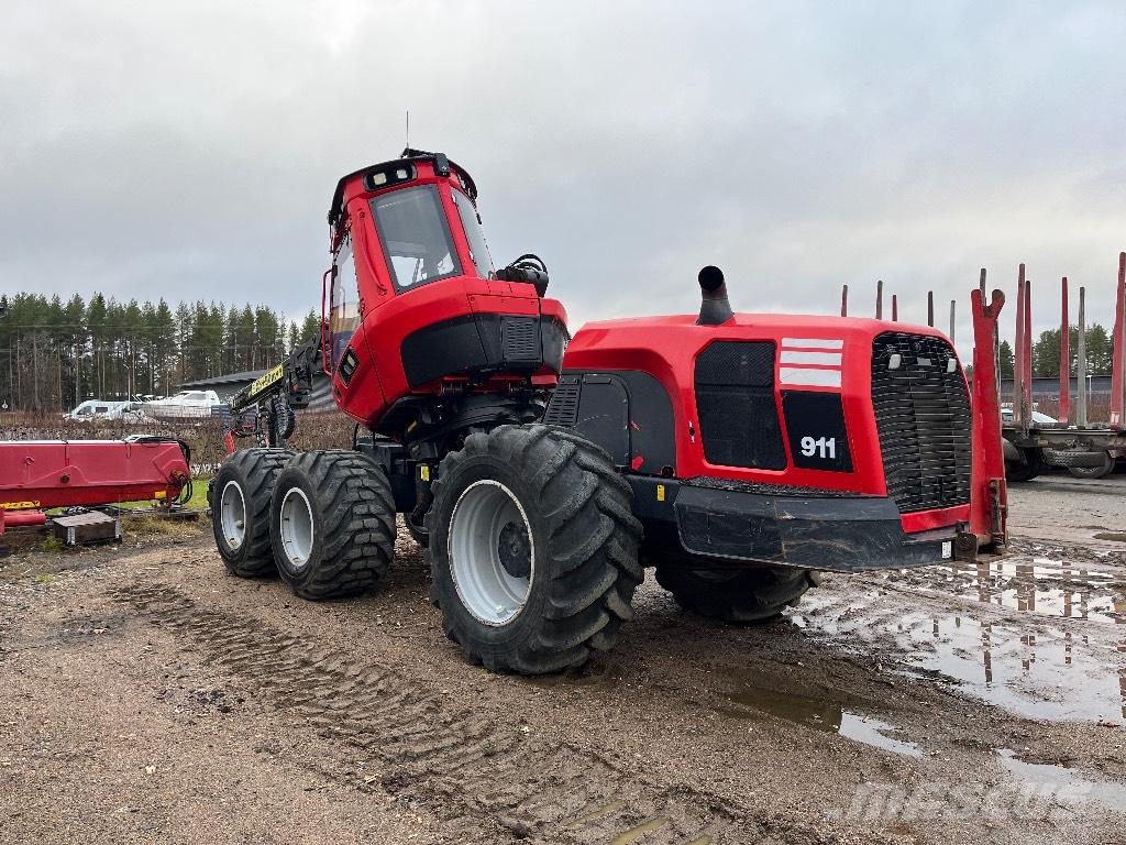 Komatsu 931 Betakarítók