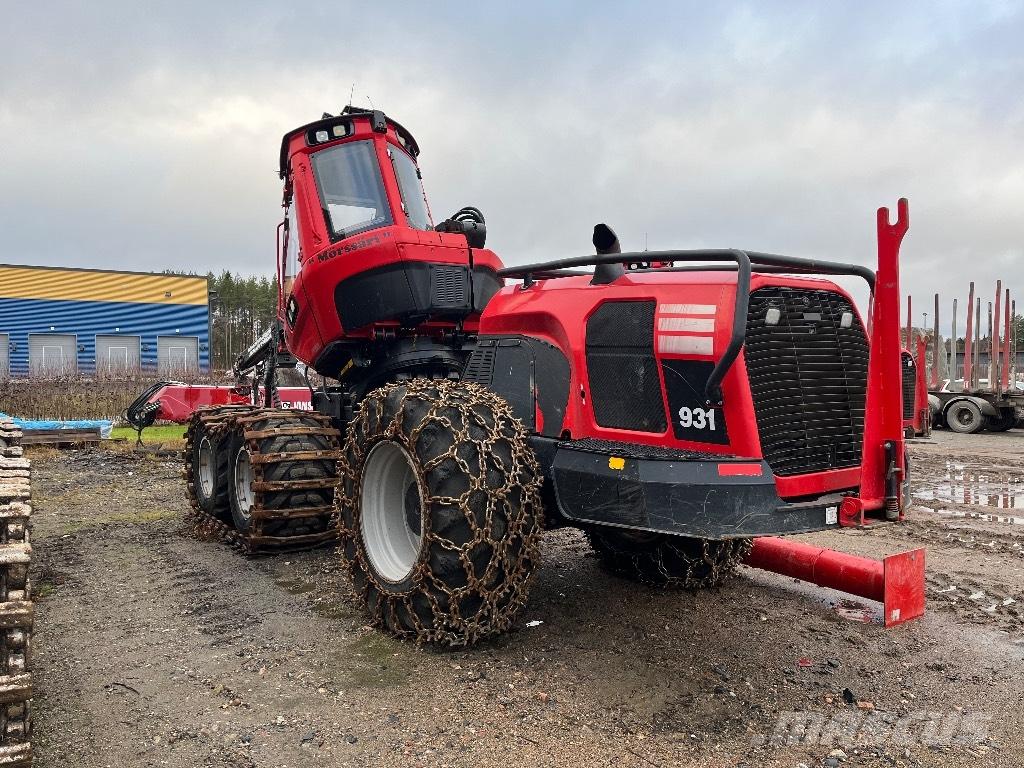 Komatsu 931 Betakarítók