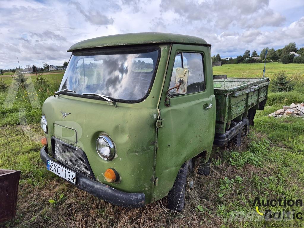  UAZ 452 Kis teherszállító/Platós kocsi