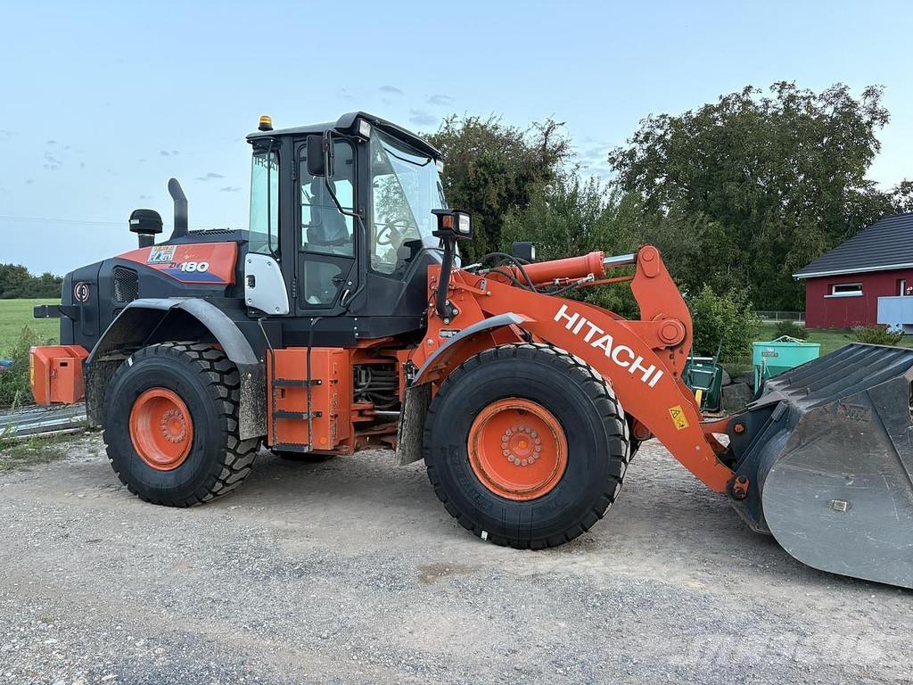 Hitachi ZW180 Gumikerekes homlokrakodók