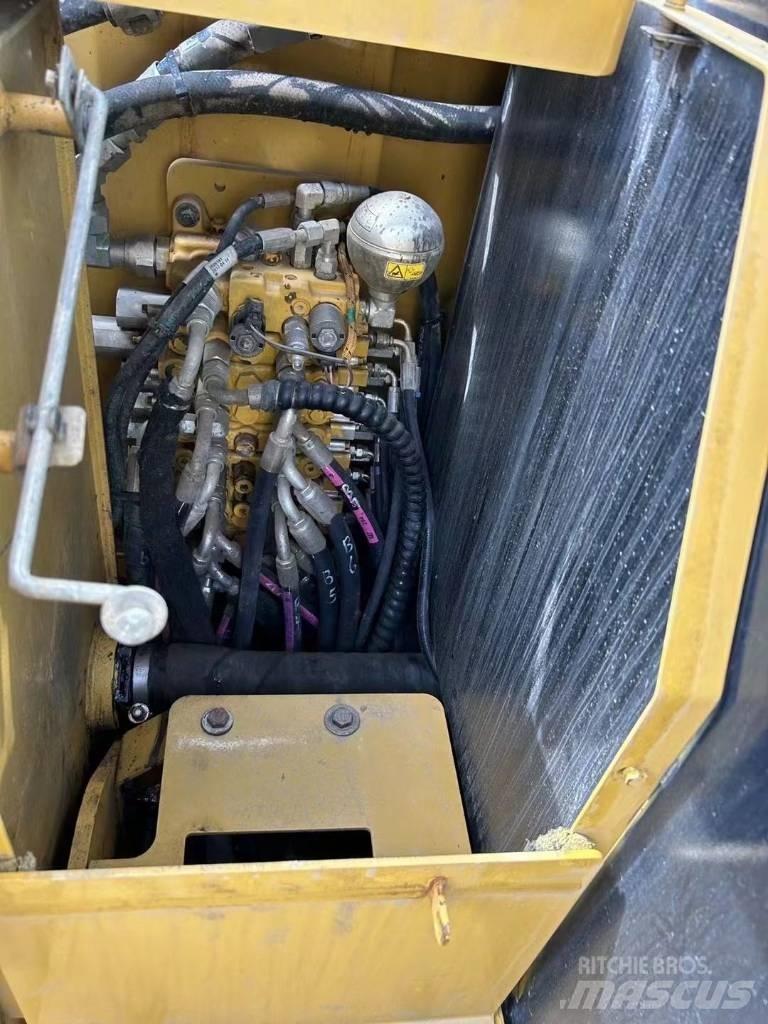 CAT 305.5E Lánctalpas kotrók