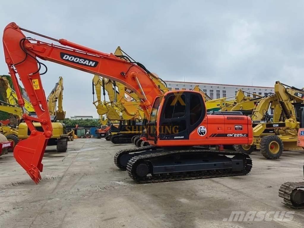 Doosan DX 225 LC Lánctalpas kotrók