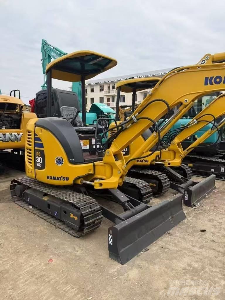 Komatsu 30 Lánctalpas kotrók