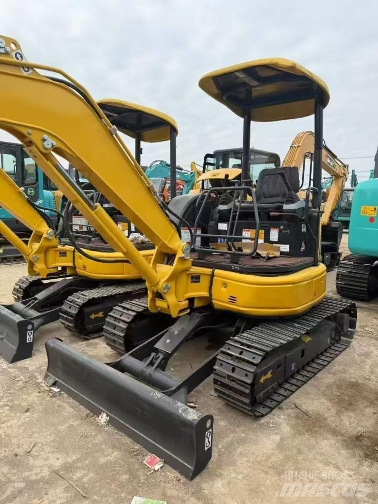 Komatsu 30 Lánctalpas kotrók