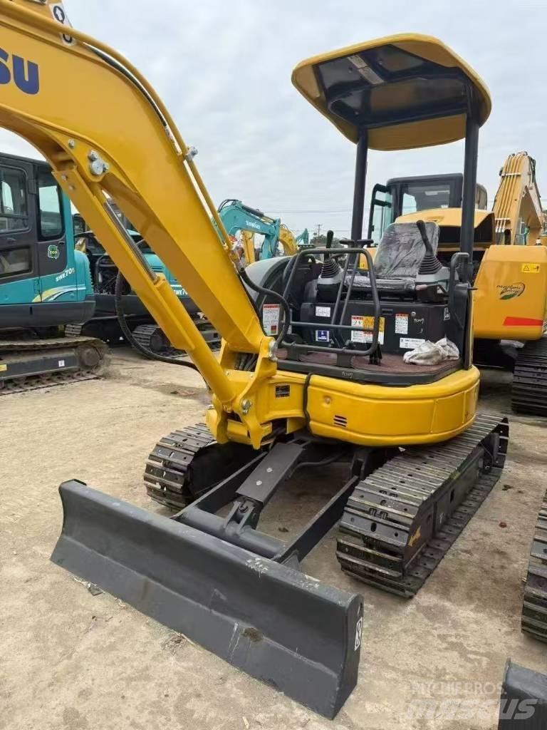 Komatsu 30 Lánctalpas kotrók