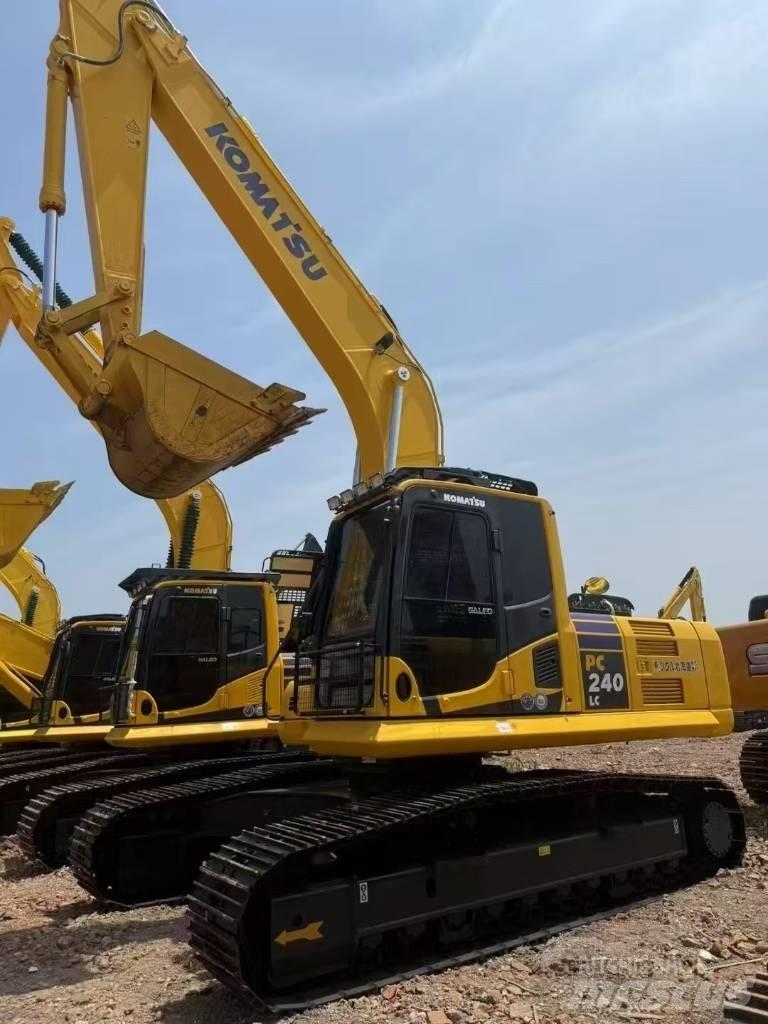Komatsu 240LC-8 Lánctalpas kotrók