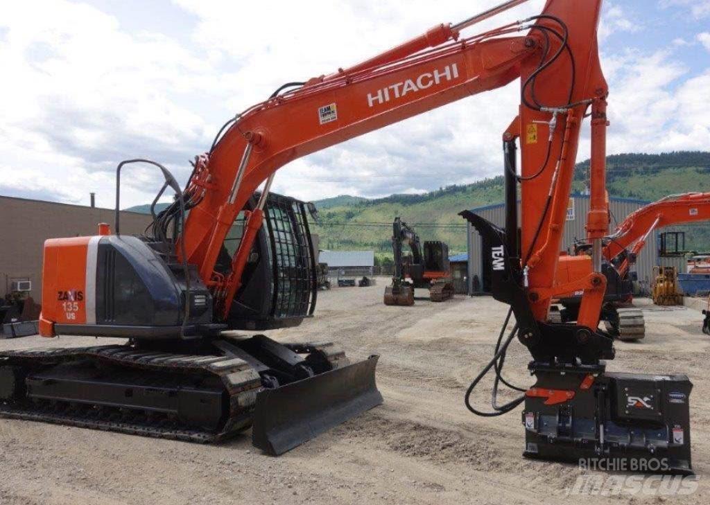 Hitachi ZX 135 US-3 Lánctalpas kotrók